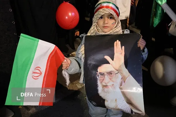 بال‌زدن پروانه‌ها در میدان‌های ایران؛ وقتی نظم از دل آشوب متولد می‌شود