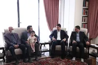 دیدار وزیر ارتباطات و استاندار چهارمحال و بختیاری با خانواده شهید اردشیر رئیسی