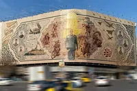 رونمایی دیوارنگاره جدید میدان انقلاب اسلامی