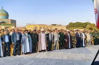 غبارروبی و عطرافشانی مزار شهدای قزوین همزمان با سراسر کشور