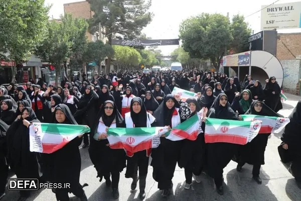 تصاویر/ تشییع پیکر مطهر سه شهید والامقام در شهر خمین