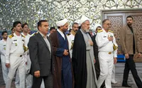 تصاویر/ ادای احترام افسران ناوشکن دنا به مزار امیران ارتش در حرم حضرت معصومه(س)