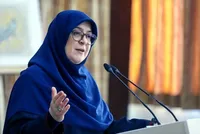 مهاجرانی: رئیس‌جمهور باور دارد انسان باید در دامان معلم تربیت شود