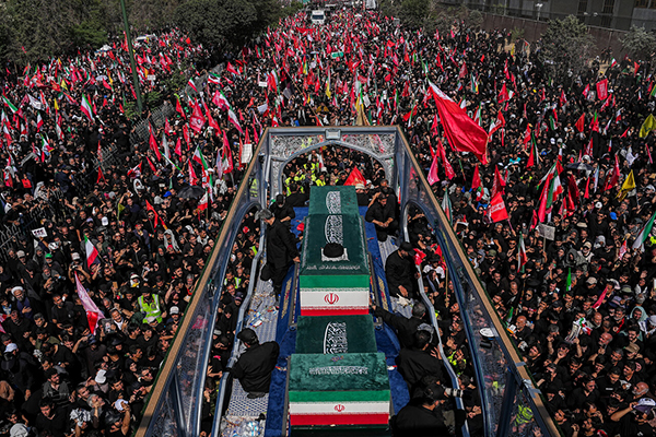 روایتی از وداعِ حسینچیهای اردبیل با «حسینِ زمان»؛ روایتی از وداعِ حسینچیهای اردبیل با «حسینِ زمان»؛
