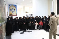 تصاویر/ بازدید طلاب حوزه علمیه خواهران از موزه دفاع مقدس ارومیه