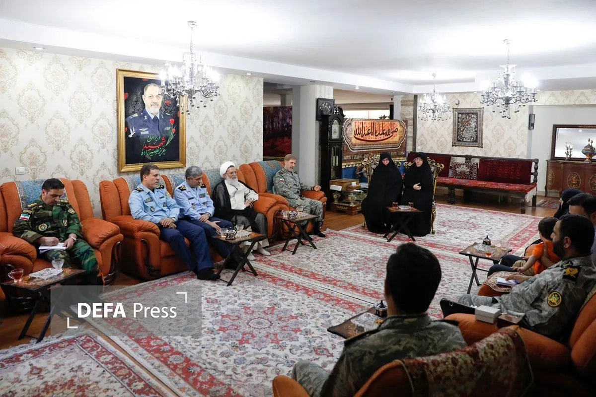 دیدار سرلشکر حاتمی با خانواده شهید نصیرزاده