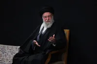اولین شب مراسم عزاداری شهادت حضرت زهرا (س) با حضور رهبر انقلاب برگزار شد+ عکس و فیلم
