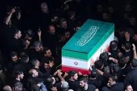 اعزام ۱۲۰ زائر قشمی به مشهد جهت شرکت در تشییع پیکر رهبر شهید