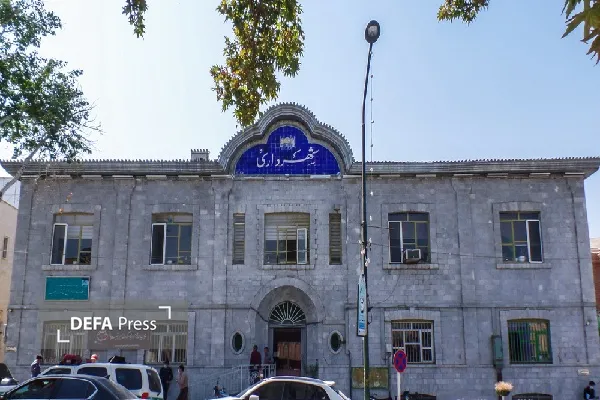 بازداشت دو مدیر شهرداری سنندج در پی فاجعه حمله سگهای ولگرد به کودک ۳ ساله بازداشت دو مدیر شهرداری سنندج در پی فاجعه حمله سگهای ولگرد به کودک ۳ ساله