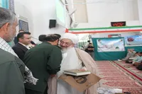 فیلم/ تجلیل «سرهنگ حر زاده» از روحانی پیشکسوت دفاع مقدس
