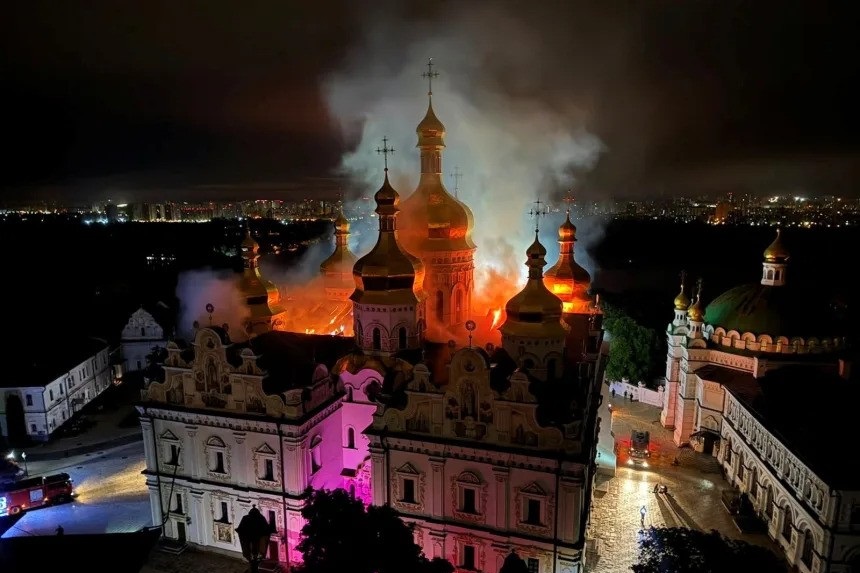 Kyiv Pechersk Lavra Church Burns in Russia