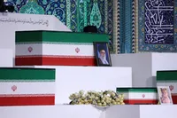 خانه‌ام آماده پذیرایی مهمانان وداع است و چه جان‌سختم که زنده مانده‌ام
