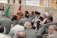پیاده‌روی شبانه پیشکسوتان و رزمندگان قزوین به سمت موزه دفاع مقدس قزوین