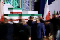 اولین تجربهٔ غم‌ روی شانه‌هایم مثل تابوتی پیچیده در پرچم سه‌رنگ ایران
