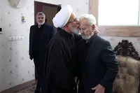 فیلم/ حضور نماینده ولی فقیه در استان کرمانشاه در منزل شهید «سلیمانی»