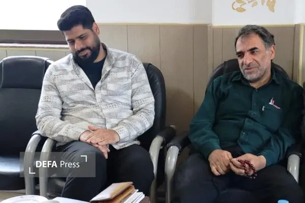 تأکید بر همافزایی شاعران و نویسندگان برای تولید آثار ماندگار حوزه دفاع مقدس و مقاومت تأکید بر همافزایی شاعران و نویسندگان برای تولید آثار ماندگار حوزه دفاع مقدس و مقاومت