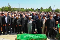 تصاویر/ اقامه نماز بر پیکر جانباز سرافراز هشت سال دفاع مقدس