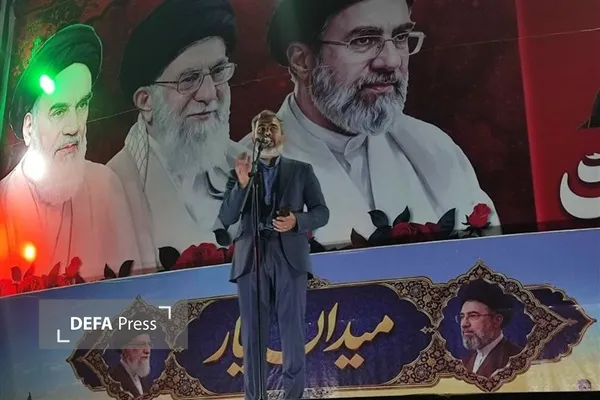 مقاومت ملت ایران حاصل حضور پرشور مردم است