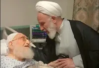 عیادت رئیس دفتر رهبر انقلاب در قم از آیت‌الله نوری همدانی