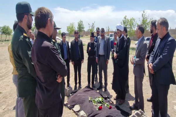 دیدار فرماندار میانجلگه با خانواده شهید جامعه کارگری جنگ رمضان دیدار فرماندار میانجلگه با خانواده شهید جامعه کارگری جنگ رمضان