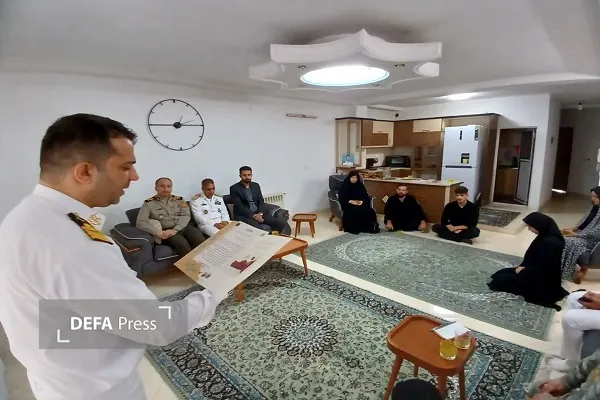 دیدار معاون نیروی انسانی ارتش با خانواده شهید «صالحی» در محمودآباد + تصاویر
