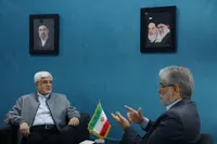 عارف: فشار اقتصادی بر مردم و کسب‌وکار‌ها به حداقل برسد