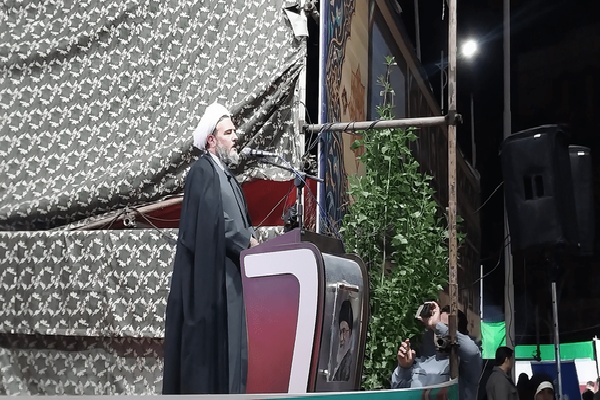 امام‌جمعه بیجار: مسئولان نباید مشکلات معیشتی مردم را به مذاکرات گره بزنند