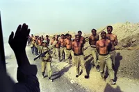 اسارت بعثی‌ها علی‌رغم محاصره شدن رزمندگان بین تانک‌های آن‌ها