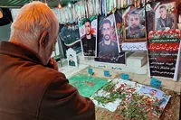 فیلم/ دلتنگی‌های برادر شهید اقتدار در گلزار شهدای اهواز