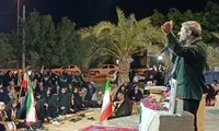 پرچم شهدا دردستان فرزندان این سرزمین برافراشته‌تر از همیشه قرار گرفته است