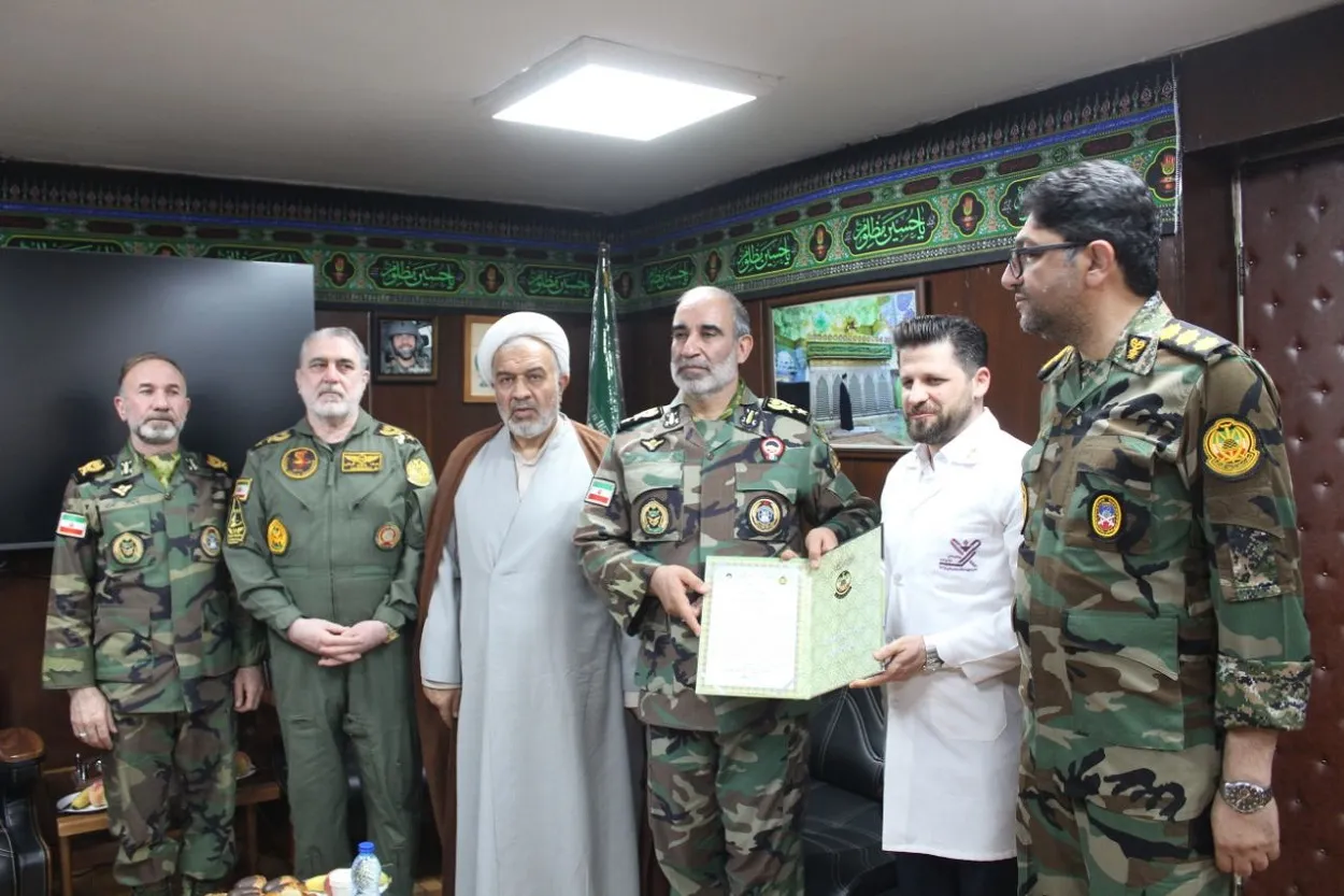 امیر جهانشاهی در جمع پزشکان بیمارستانهای نزاجا امیر جهانشاهی در جمع پزشکان بیمارستانهای نزاجا
