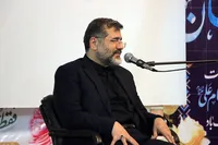 مشت گره‌کرده امام شهیدمان، پرچم ایستادگی ملت ایران شد