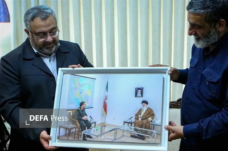 دیدار اعضای دفتر حفظ و نشر آثار رهبر شهید با خانواده شهید تنگسیری