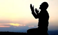 فیلم/ اقامه نماز استغاثه به امام زمان (عج) زیر آسمان رشت